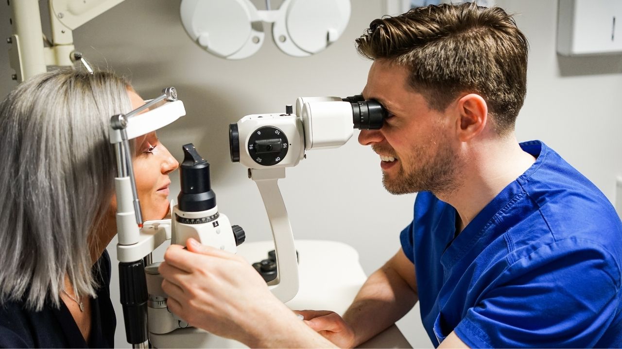 Possible cataracts surgery risks and complications